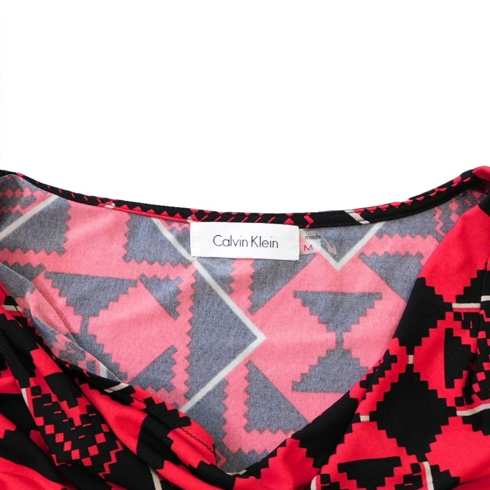 CALVIN KLEIN WMN M RED & BLK PATTERN SLVLESS TOP - Picture 2 of 3